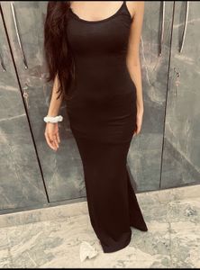 Elegant Black Bodycon Maxi Dress with Delicate Str