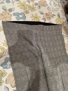 ZARA Plaid/checks Trousers - Stylish &amp; Comfortable