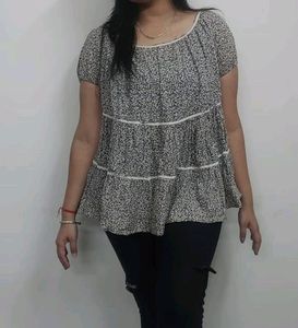 Imported Pretty Frill Top🎀