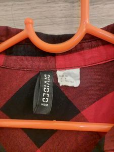 H&amp;M Red &amp; Black Flannel Button Up Shirt