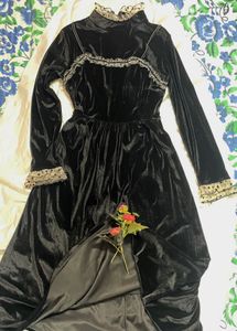 Elegant Black Velvet Dress 💃🏼