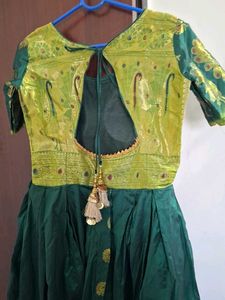 size M- L.women Ethnic Dress and girl also used.