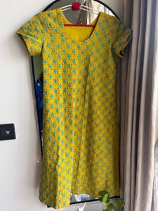 Hand-Embroidered Floral Motif Kurti