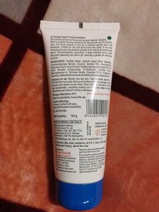D&#39;Acne Face Wash