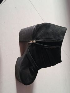 very stylish boot.