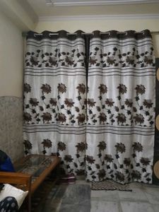 5cutains White And Broun Colour