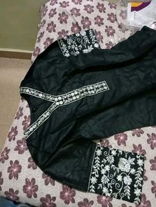 Elegant Black Embroidered Kurta