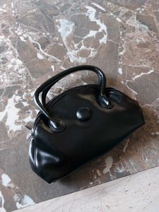 Chic Black Handbag