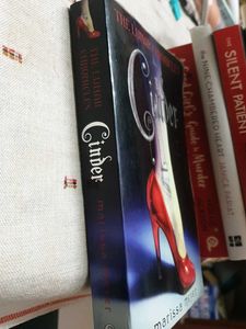 Cinder by Marissa Meyer