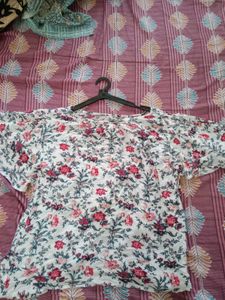 Floral Print Flutter Sleeve Top