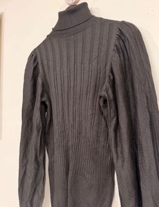 Turtleeck with puffed sleeve top