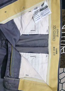 Levi&#39;s Tapered Chinos - Size 32