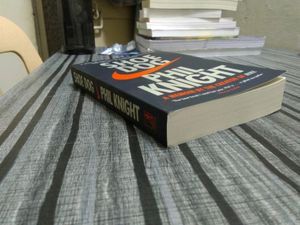 🆕 Shoe Dog Book By Phil Knight Paperbcak