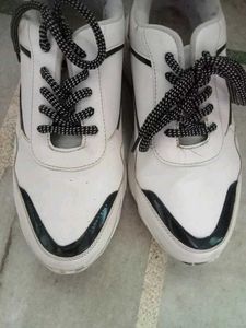 white and black women&#39;s sneakers