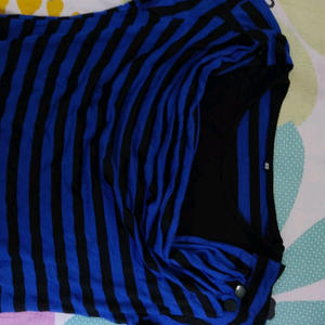 black and blue colour top with 3 black buttons on the shoulder, size =40
