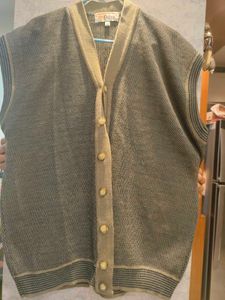 Very Warm Sleeveless Sweater For Plus Size