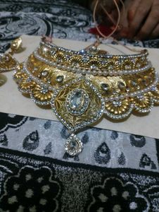 Elegant Gold &amp; Crystal Statement Necklace