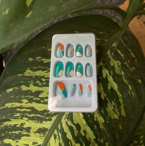 MAGIC PRESS ON NAIL TIPS