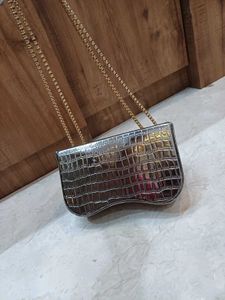 SILVER Chanel sling purse 🍓🌟