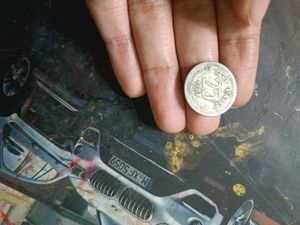 Antique 25p Coin