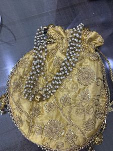EMBROIDERRY GOLD POUCH