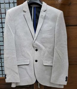 Men’s off-white Blazer