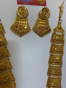 City Gold Long Neck Piece With Earrings