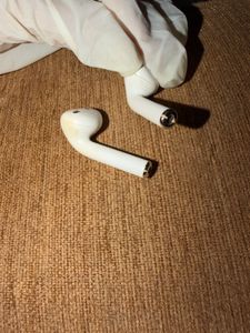 Apple Airpods 2 with Case