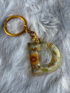 🌼 Golden Bloom “D” Resin Keychain 🌼