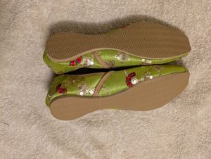 Green Juttis Size 5