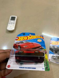 Hot Wheels: Ferrari F40 &amp; &#39;66 Buick Riviera