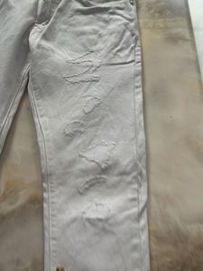 White Ripped Jeans 👖