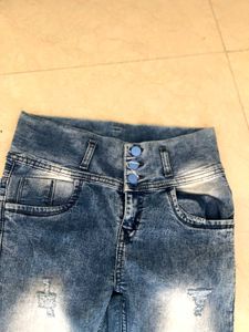 Triple Button High-Waist Jeans