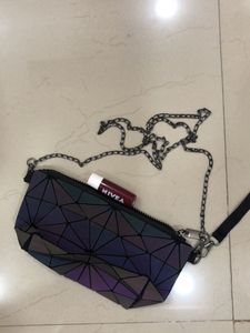 Monochromatic Flash-sensitive Handbag