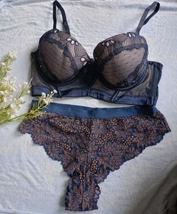 Lace Detail Hunkemoler Bra Set