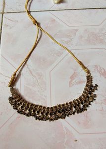 Elegant Black And Gold Color Necklace