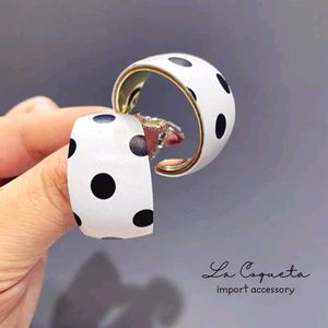 A PAIR OF KOREAN STYLE EARINGS