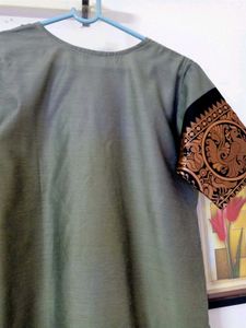 Women&#39;s Pattu Kurti