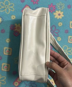 Elegant Off-White Shoulder Bag