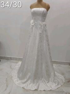 Elegant Strapless Wedding Gown