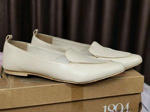 ✨ Chic Meets Comfort – Classic Tan Leather Bellies