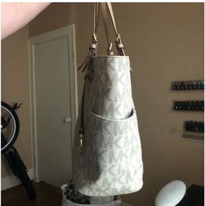 Authentic ❌Michael Kors Jet Set Tote Handbag