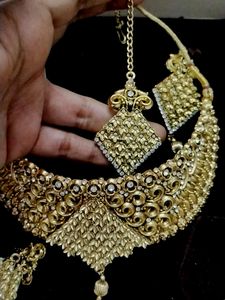 Necklace Set With Earrings And Mangtikka