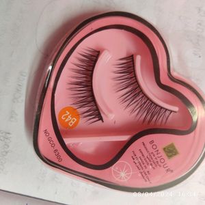 Highlighter Contour , Fake Eyelashes And Fak