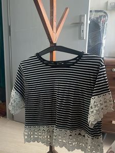 Nuon -XL Striped Crop Top with Lace Detail
