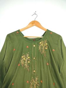 Olive Green Embroidery Kurtas (Women&#39;s)