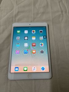 Apple iPad Mini (Excellent Condition)