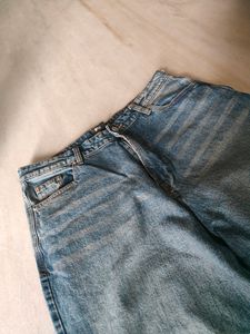Distressed Slim Straight Fit Jeans