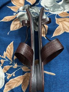 Kolhapuri slipper