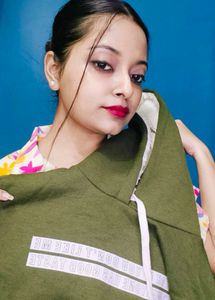 Women&#39;s Crop Hoodie 💚